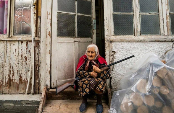 «Пусть ни один родитель не теряет своего ребенка»: карабахская бабушка Шармах (видео)